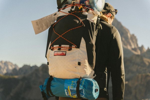 Dormir sous la tente ou en bungalow : quel choix pour votre camping avec piscine ?